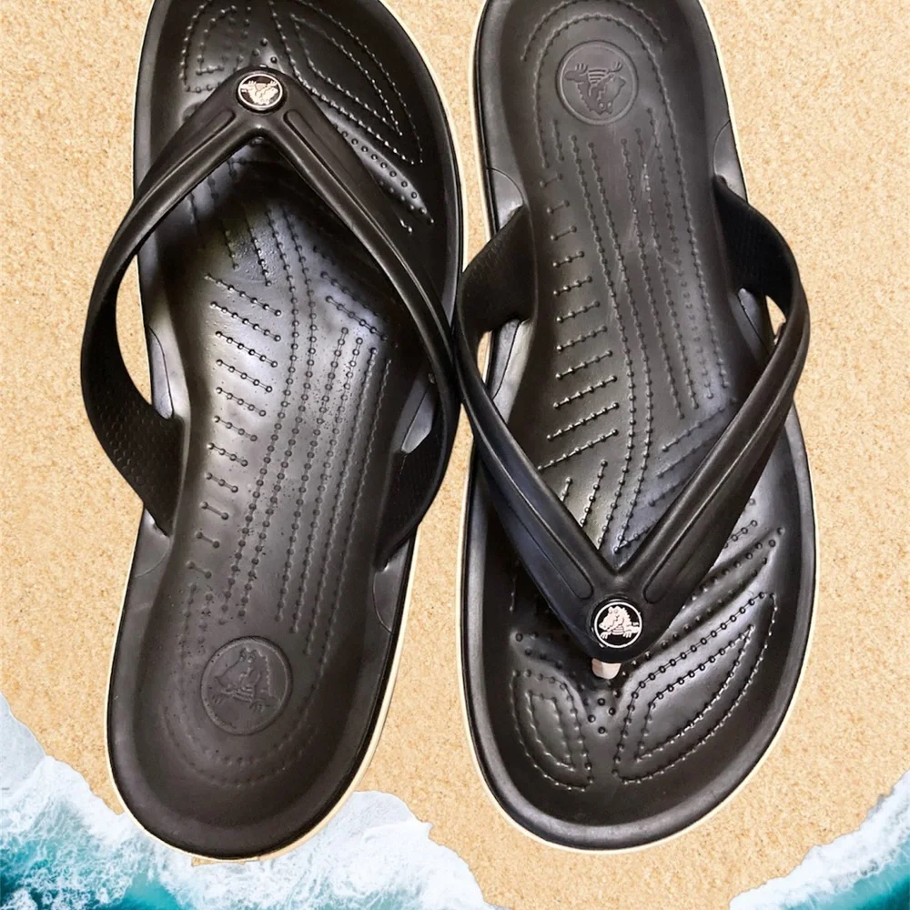 Men’s Crocs 11033 Crocband Flip Flops Black with White Stripe EUC